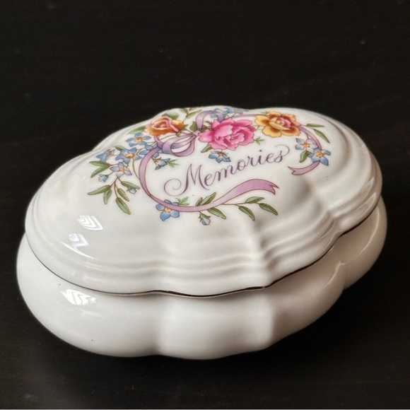 Avon 1983 Porcelain Music Box Trinket Box - Picture 1 of 9